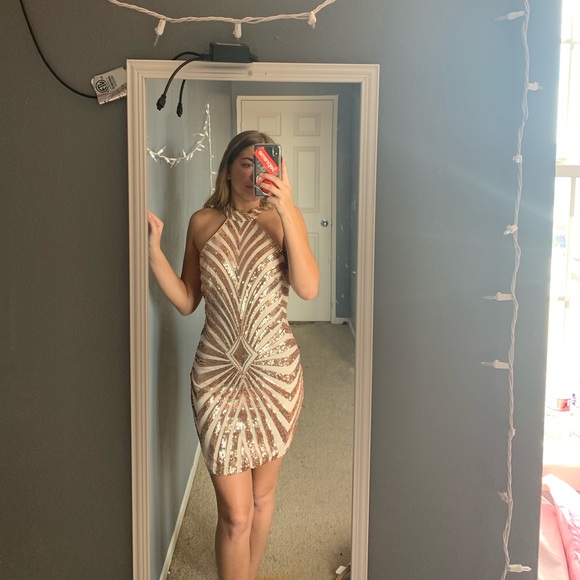 Dresses & Skirts - Size small selling for 100 bought for 200